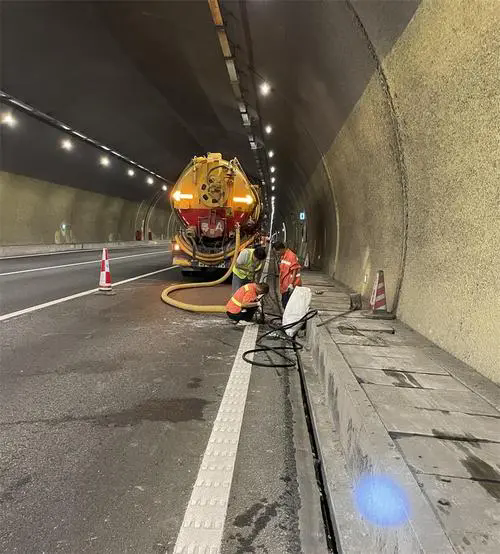 元氏隧道排水渠清淤